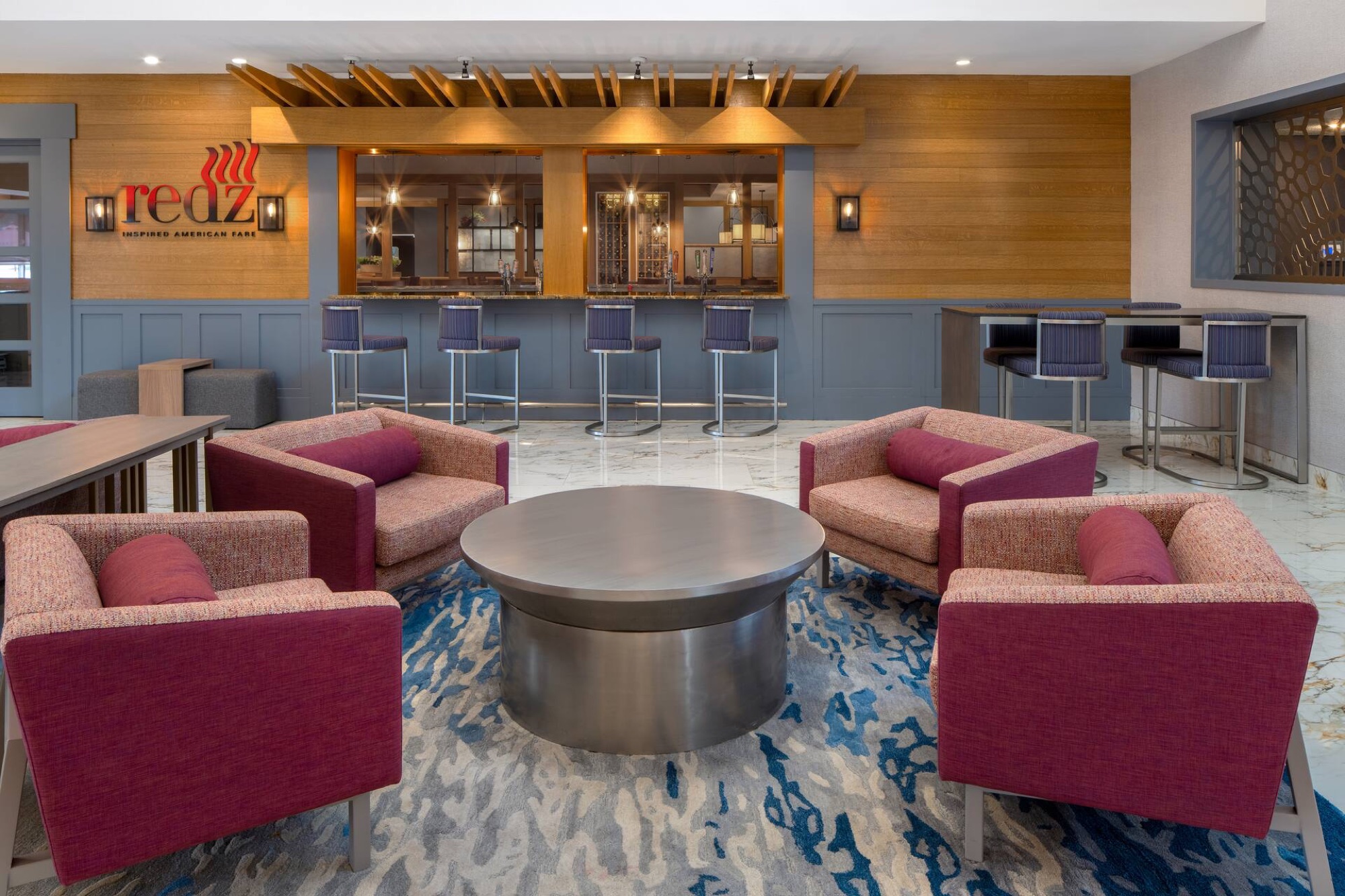 Redz Restaurant bar and lounge seating